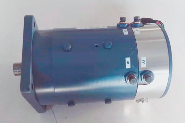 電動(dòng)高爾夫球車(chē)專(zhuān)用電機(jī)是直流的還是交流的？